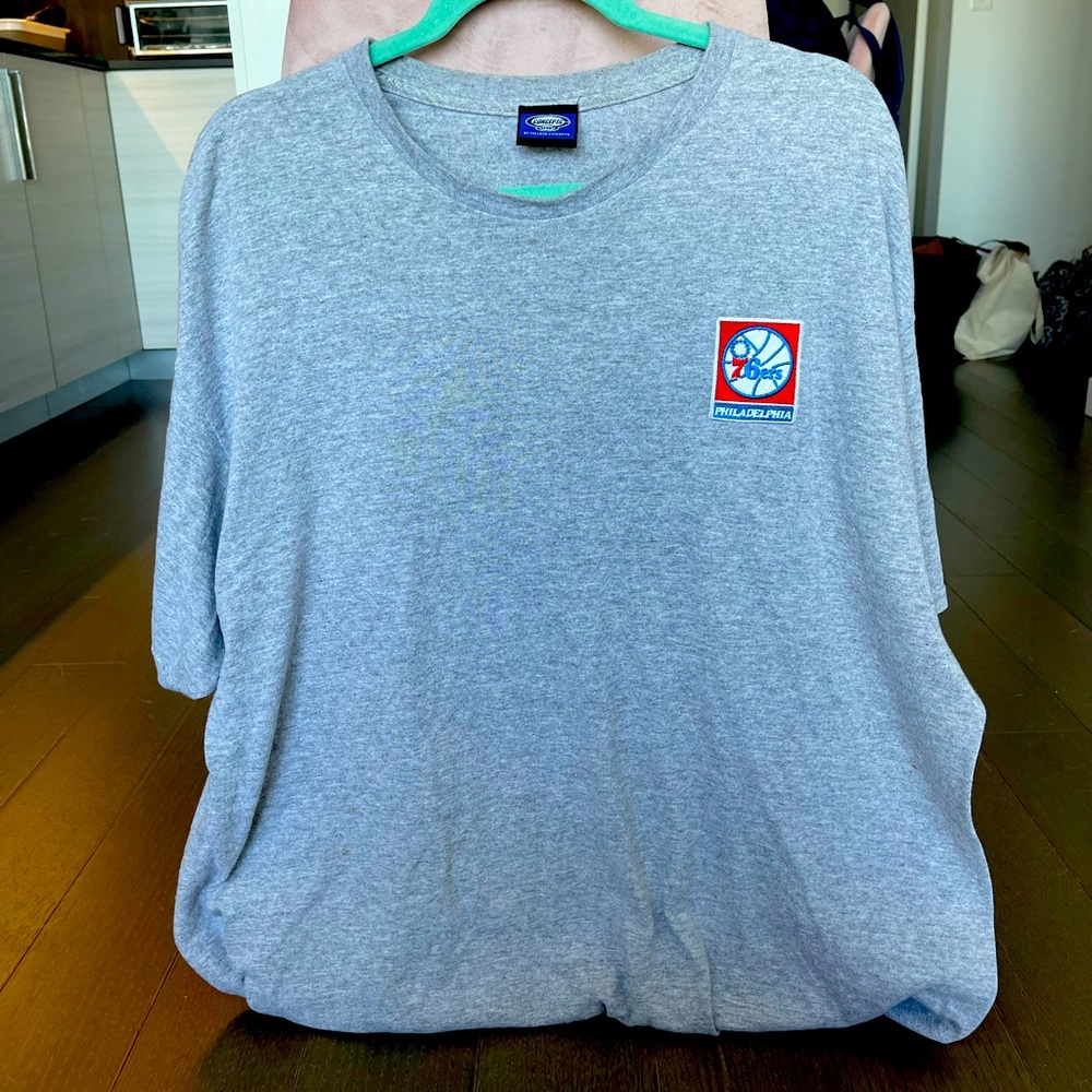 Philadelphia 76ers Grey T shirt size 2XL